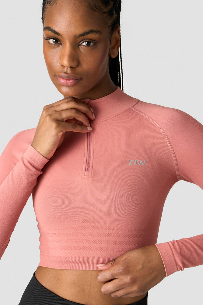 define seamless cropped 1/4 zip dk rose