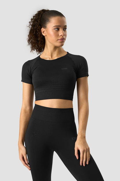 define seamless cropped t-shirt black/black