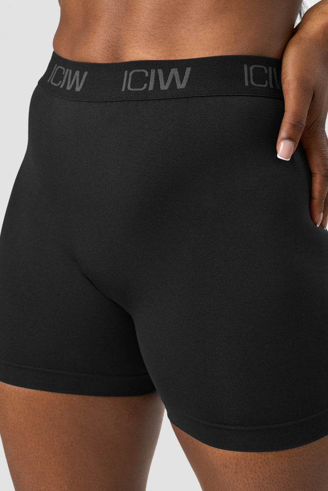 define seamless logo shorts black