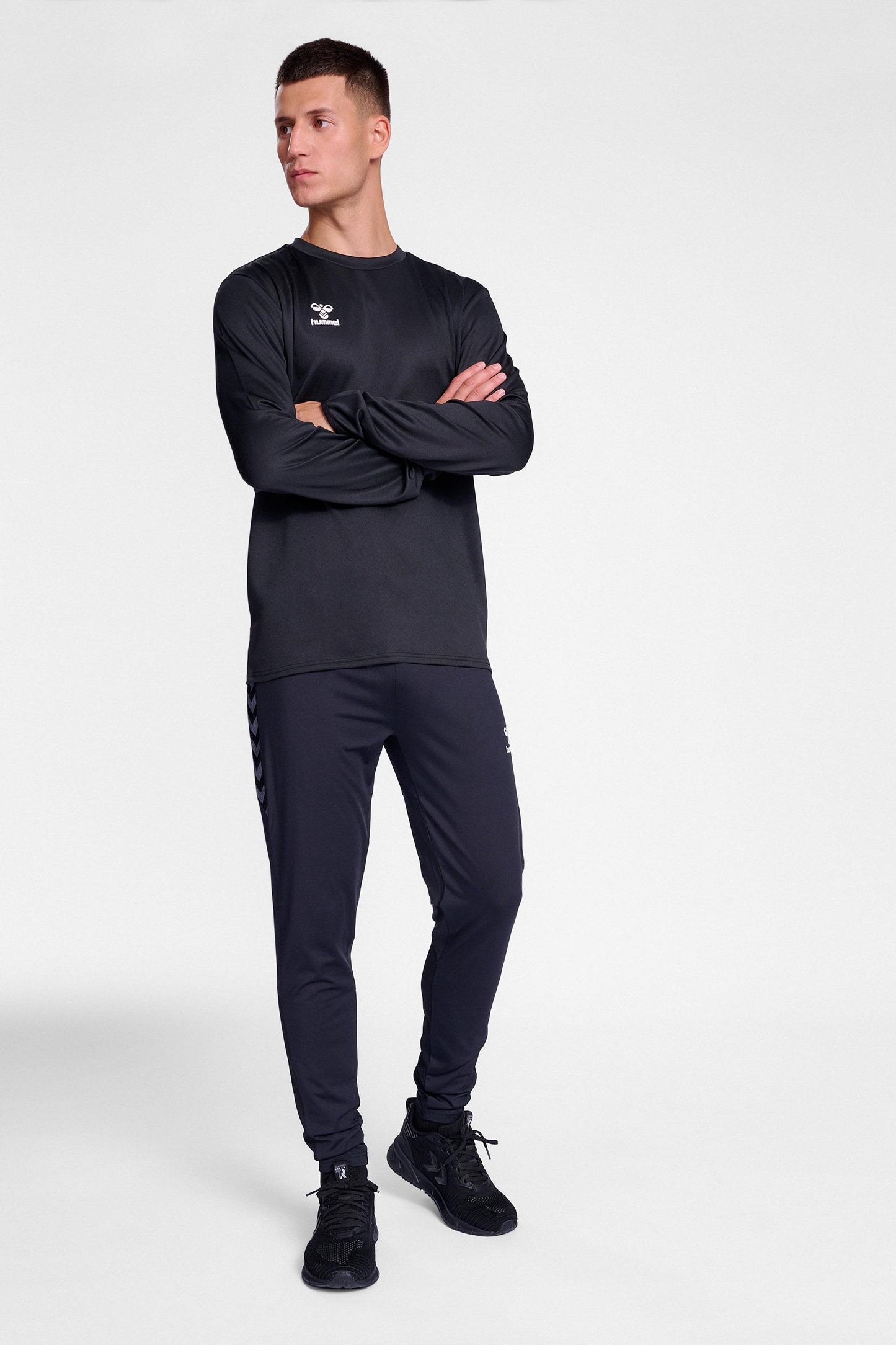 HUMMEL - Hmlessential Sweatshirt - Black